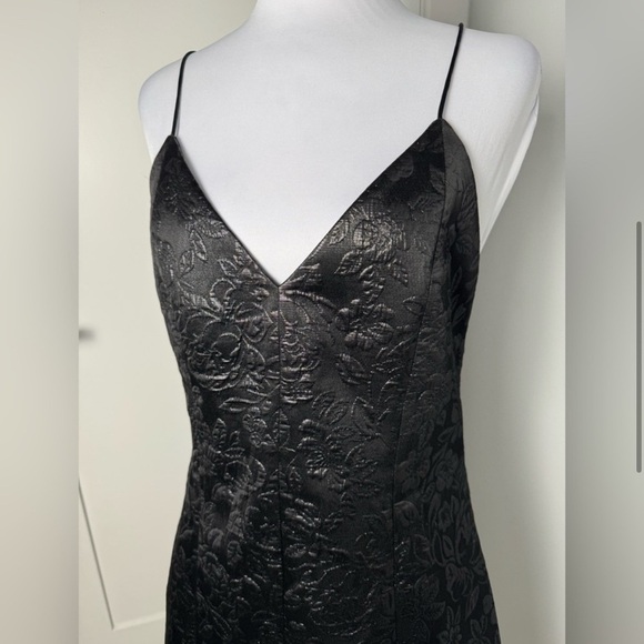 Alice + Olivia Tayla Dress in Black/Size 6 - Picture 5 of 10